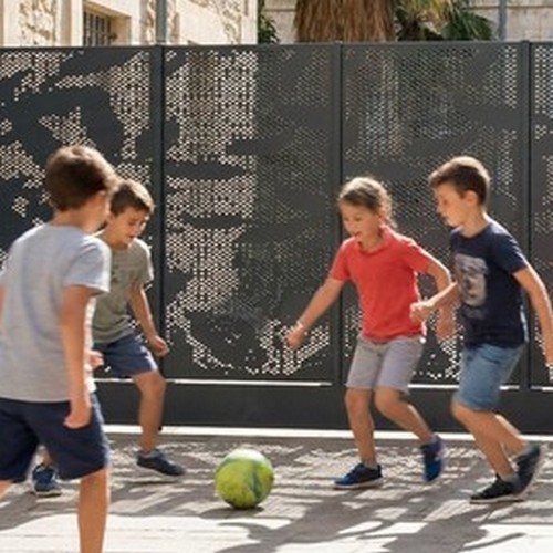 Quel rôle joue la clôture dans le PPMS d’un établissement scolaire ?
